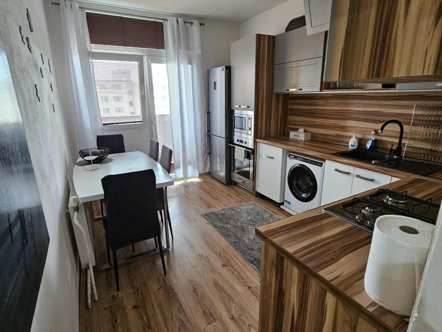 3 Izbovy Byt Appartement Prievidza Buitenkant foto