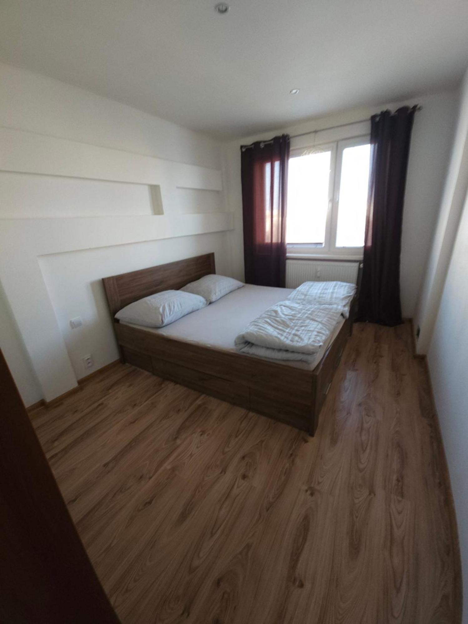 3 Izbovy Byt Appartement Prievidza Kamer foto